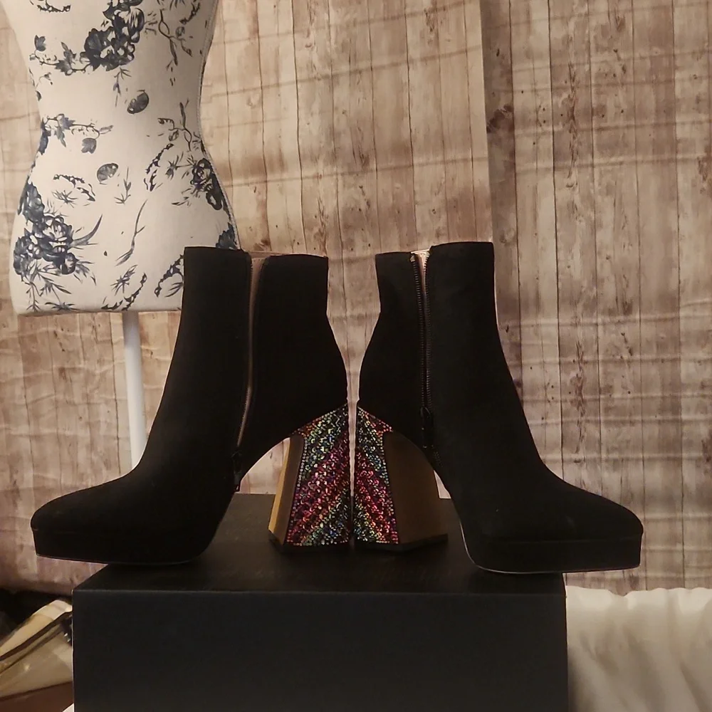 NWT NIB Betsey Johnson Size 5 MSRP $109.00 Black Rainv Rhinestoned Heeled Boots - Picture 5 of 5